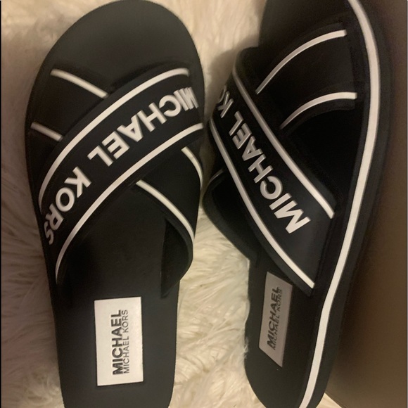 Michael Kors Sandals . Used few times ! - Picture 2 of 3